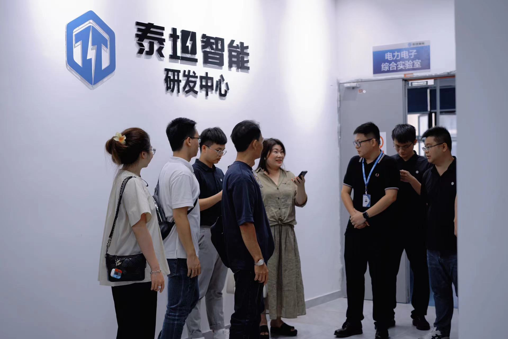 越南客户到访，泰坦智能热情接待参观考察团